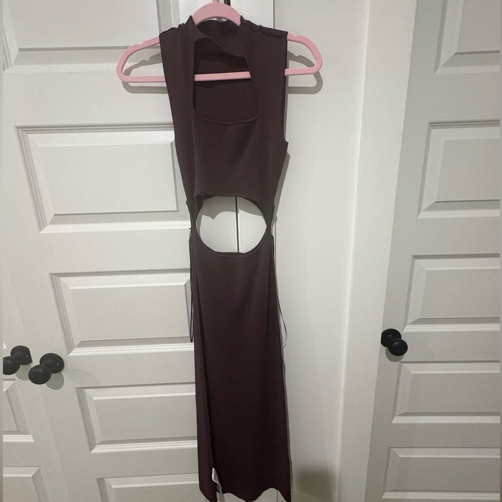 Elegant Sleeveless Brown Cut-Out Dress